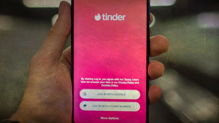 Condena por intromisión ilegítima a un hombre que suplantó la identidad de un amigo en Tinder