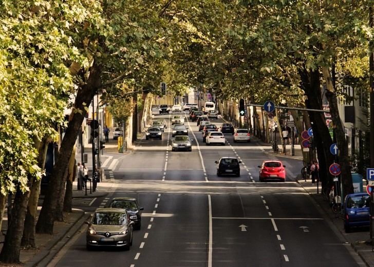 Nuevo modelo matemático optimiza la predicción de movilidad entre ciudades