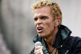 Primer disco de Billy Idol en casi una década