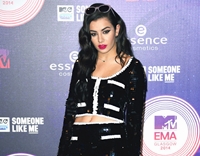 Charli XCX en los MTV EMAs 2014